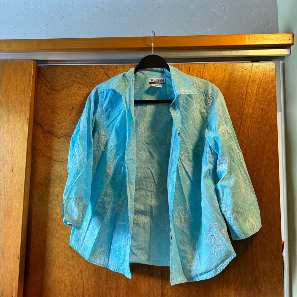 (🐠5 for $15) Columbia button up, fish and floral